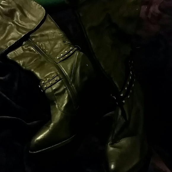 Boots - Picture 3 of 3