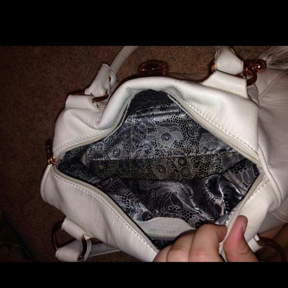 White purse - Picture 2 of 2