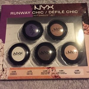 NYX RUNWAY CHIC hot singles set