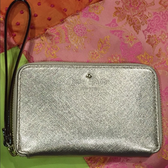 Kate Spade Wristlet w/ iPhone Slot!
