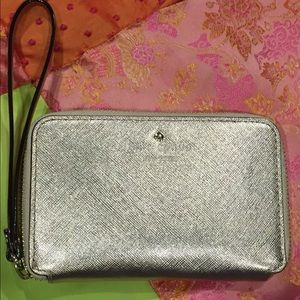 Kate Spade Wristlet w/ iPhone Slot!