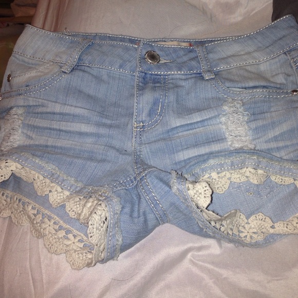 Shorts with lace