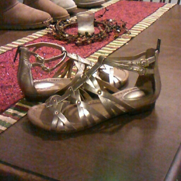 NWOT Clarks gladiators