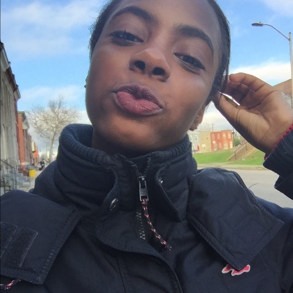 Meet your Posher, Mirra - Picture 1 of 1