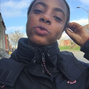 Meet your Posher, Mirra