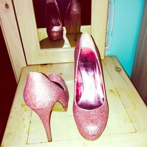 Pink sparkly pumps