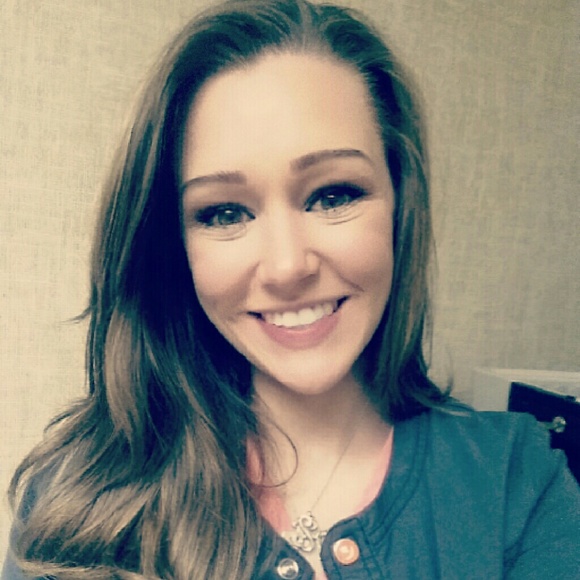 Meet your Posher, Kayla