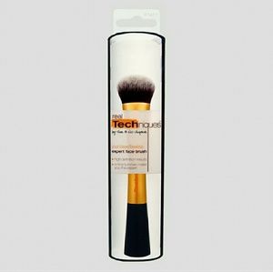 NIB Real Techniques expert brush