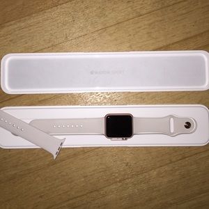 Apple iWatch 42mm Rose Gold Aluminum detail.