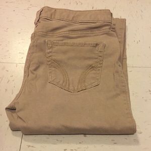 Hollister • Khaki Skinny Leg Pant