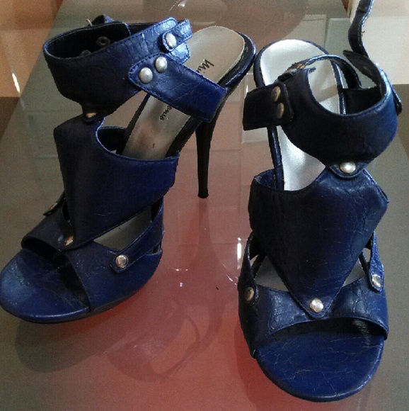 Michael Antonio Blu Heels size 8
