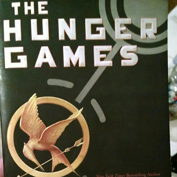The hunger games book - Picture 1 of 2