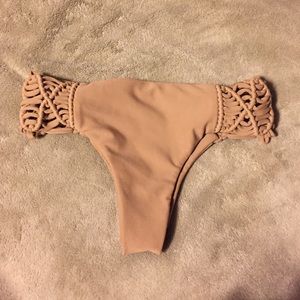 Mikoh Cayman bottoms in kava