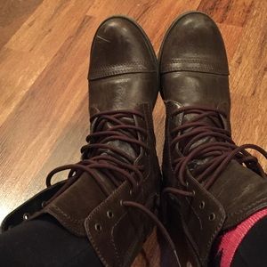 Brown Tie up boots