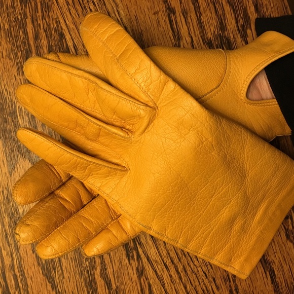 Leather gloves