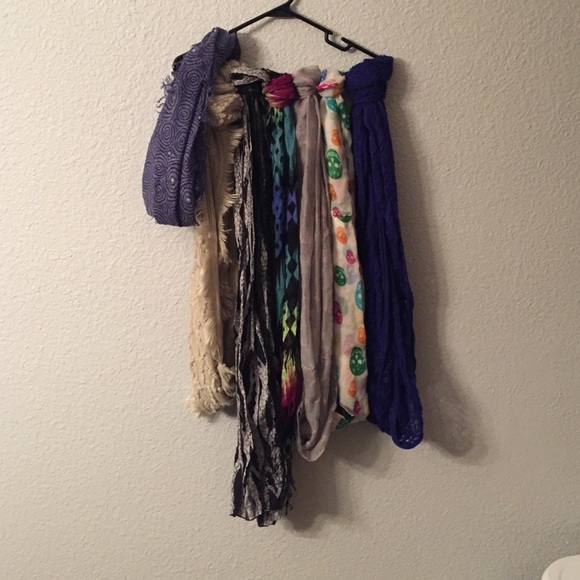 FREE SCARVES! 💕