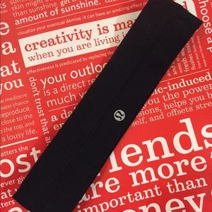 LULU LEMON THICK BLACK HEADBAND🏋🏻