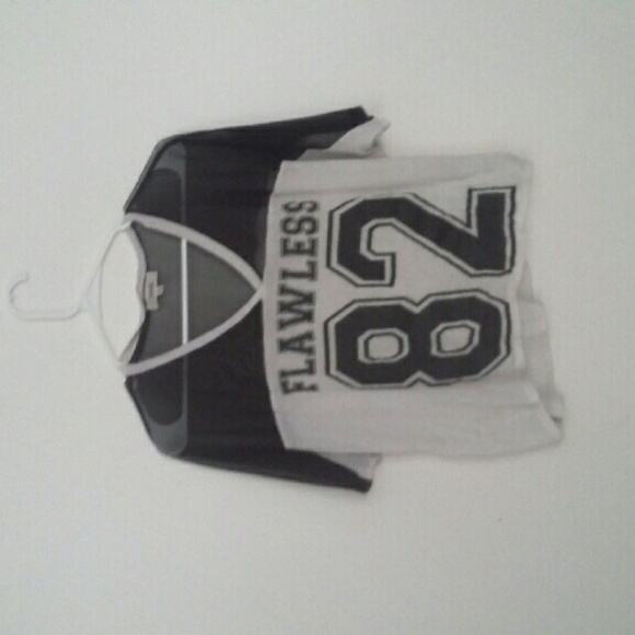Short sleeve crop top