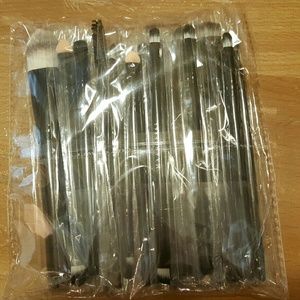20 Brand New Synthetic Makeup Brushes