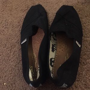 Black TOMS. Size 8