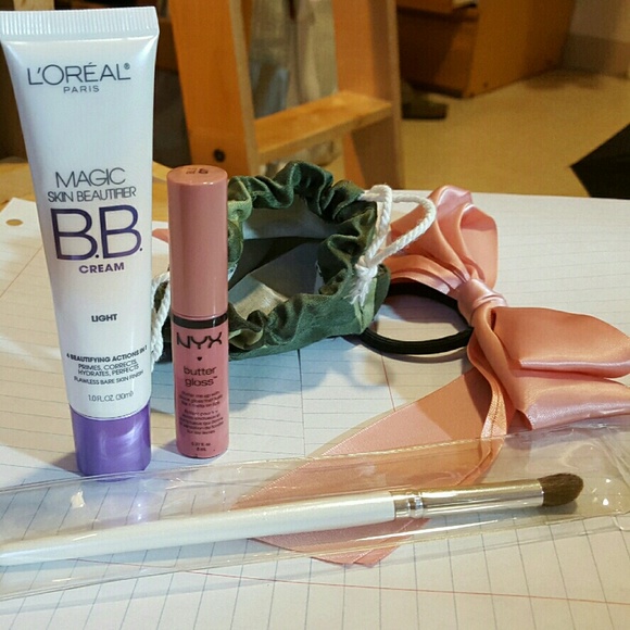 Cute Brand New Accessory and Beauty Bundle