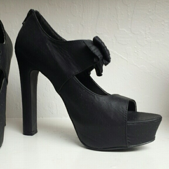 Qupid Shoes - Qupid Black Bow Retro Platform Heels Qupid Shoes - Qupid Black Bow Retro Platform Heels
