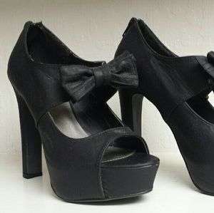 Qupid Shoes - Qupid Black Bow Retro Platform Heels Qupid Shoes - Qupid Black Bow Retro Platform Heels