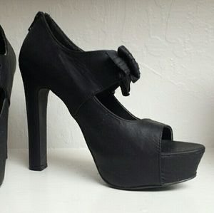 Qupid Shoes - Qupid Black Bow Retro Platform Heels Qupid Shoes - Qupid Black Bow Retro Platform Heels