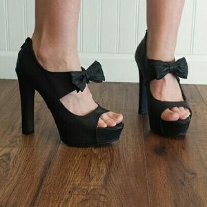 Qupid Shoes - Qupid Black Bow Retro Platform Heels Qupid Shoes - Qupid Black Bow Retro Platform Heels