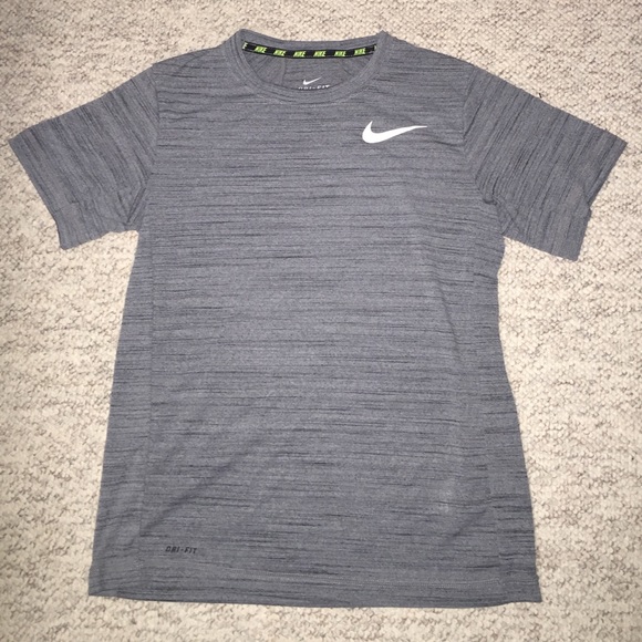 NWOT! Nike grey exercise Tshirt WOMENS S Boys L