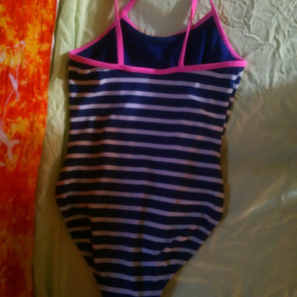 Bathing suit - Picture 2 of 4