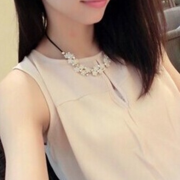 Flower Garland Necklace - Picture 2 of 3