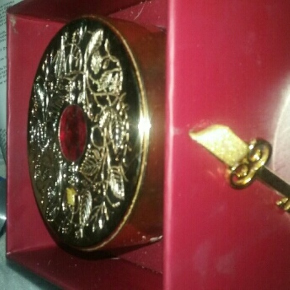 Bare minerals in deco box