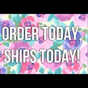 Shipping today! Make an offer 💋💋😄