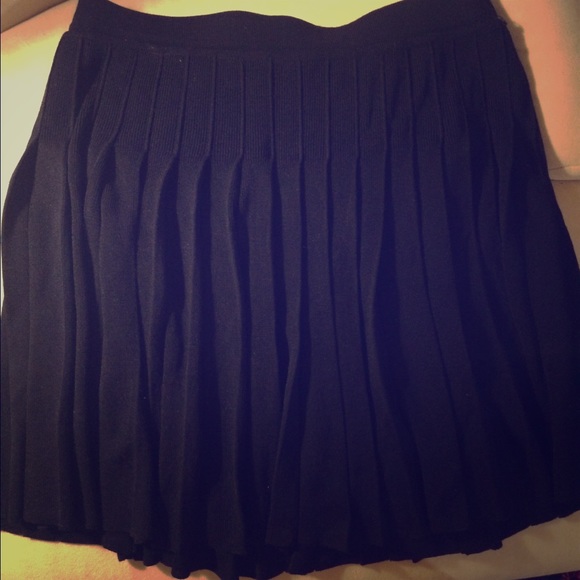 DKNYC pleat wool mix skirt! Lovely hang, great!