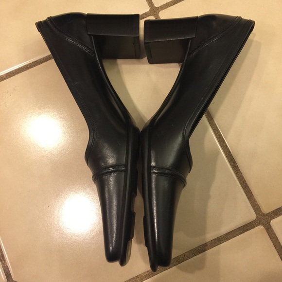 Authentic Via Spiga Classic Pump in black - Picture 2 of 4