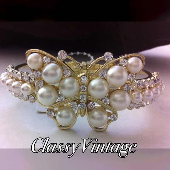 Sophia Jewelry - Faux pearl and Chrystal butterfly bracelet.