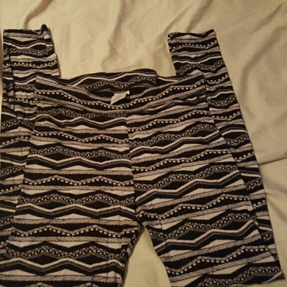 Pink Aztec printed leggins