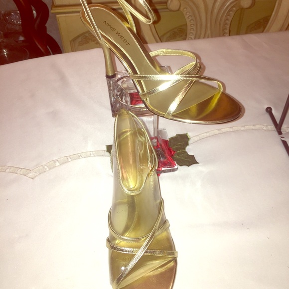 Size 10 gold sandal. Nine West. Worn once.