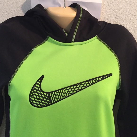 SOLD! Nike XS Therma-fit Pullover Hoodie Black - Picture 2 of 4