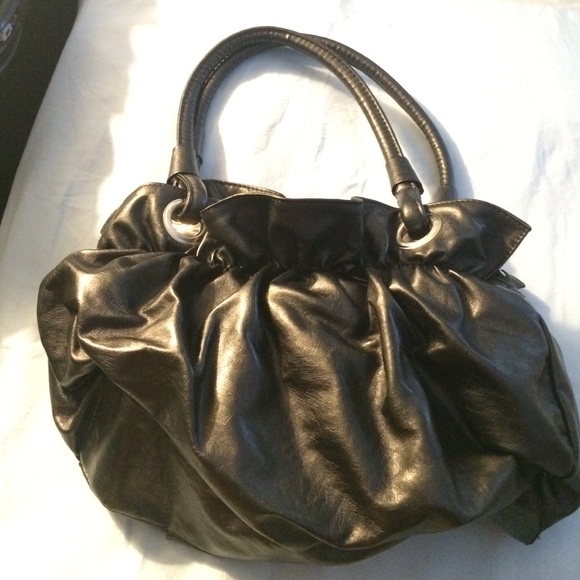 Black ruffled handbag, great condition! - Picture 1 of 3