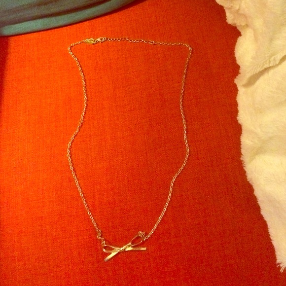 Gold Bow Necklace 😍