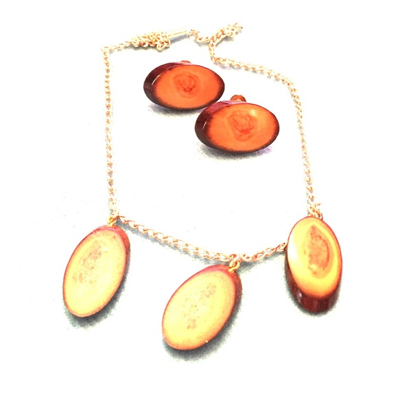 Wood pieces antique jewelry set