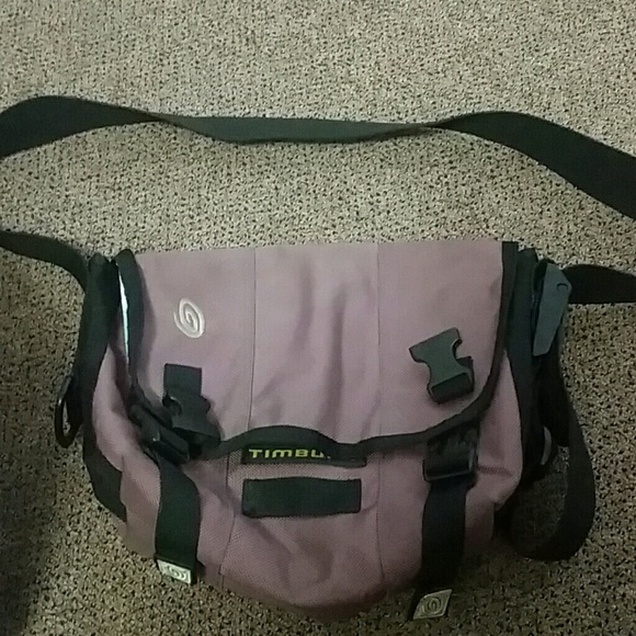 Small purple/muave timbuk2 messenger bag