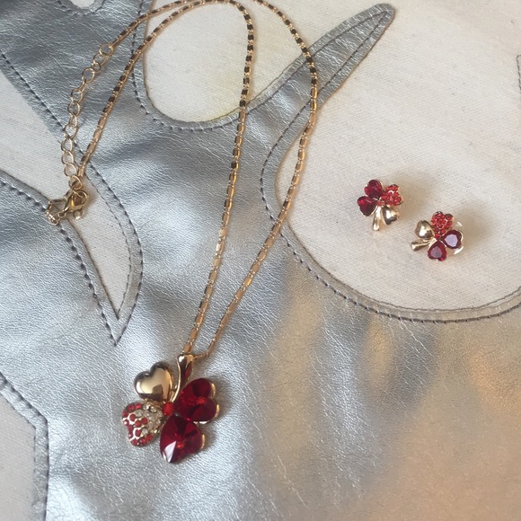 Ruby red 18gp clover necklace earrings set
