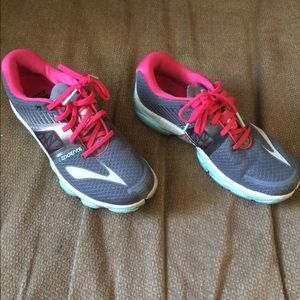 Brooks 4 cadence running sneakers