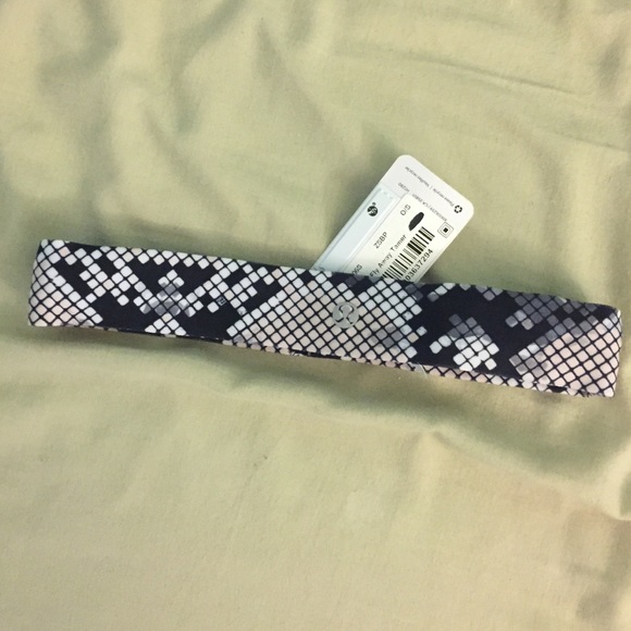 Lululemon skinny fly away tamer headband