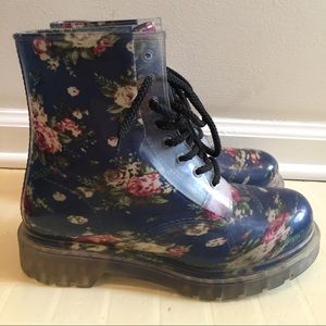 Dirty Laundry Floral Rain Boots, size 8