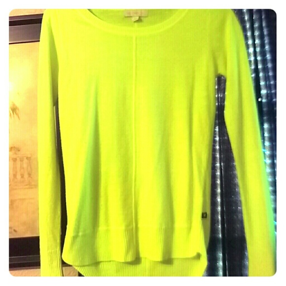 Highlighter Nicki Minaj sweater