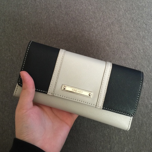 NINE WEST WALLET